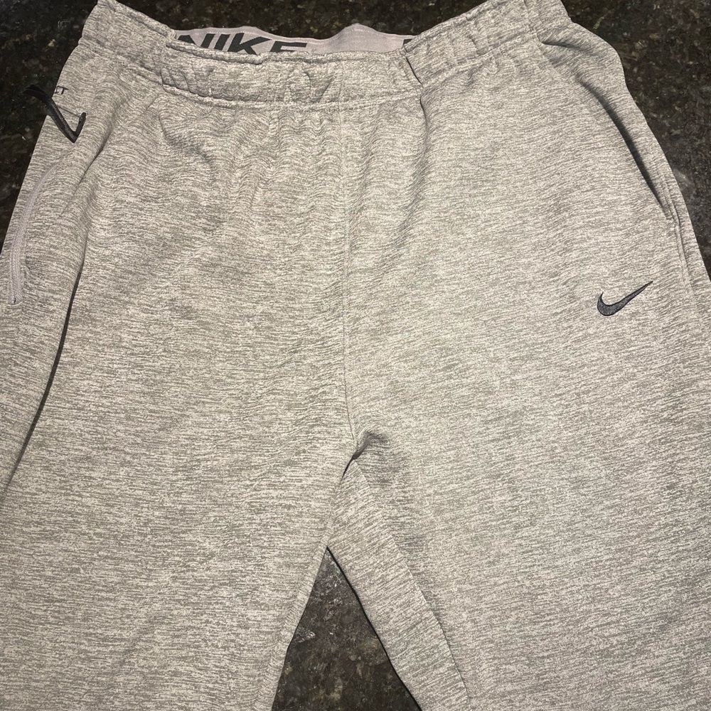 Nike men’s therma-fit joggers